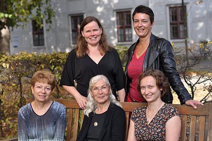 Der Arbeitsbereich Allgemeine Inklusionspädagogik und der Arbeitsbereich Körperpädagogik sind miteinander verschränkt und werden von Frau Prof. Dr. Kirsten Puhr geleitet.
Im Arbeitsbereich Algemeine Inklusionspädagogik sind neben Prof.in Dr. Kirsten Puhr vordergründig Anne Weidermann als wiss. Mitarbeiterin und Dagmar Günther als Sekretärin beschäftigt.