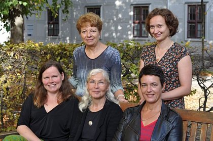 Der Arbeitsbereich Allgemeine Inklusionspädagogik und der Arbeitsbereich Körperpädagogik sind miteinander verschränkt und werden von Frau Prof. Dr. Kirsten Puhr geleitet.
Im Arbeitsbereich Körperpädagogik sind neben Prof.in Dr. Kirsten Puhr vordergründig Frau Dr. Tanja Kinne und Frau Stephanie Winter als wiss. Mitarbeiterinnen sowie Dagmar Günther als Sekretärin beschäftigt.